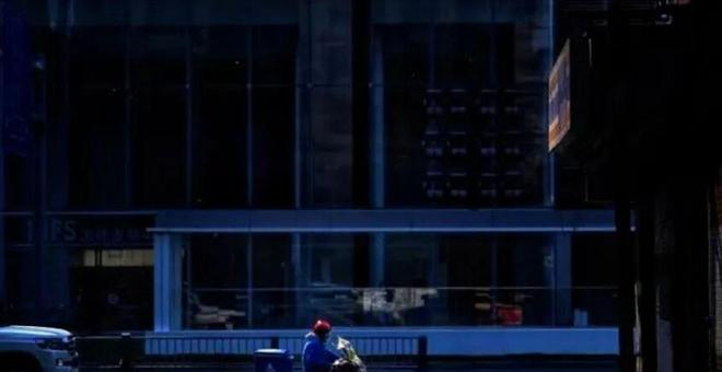 高管失业外卖女骑手暴增35%_开网约车也能送外卖_女骑手经济压力家庭责任平台规则