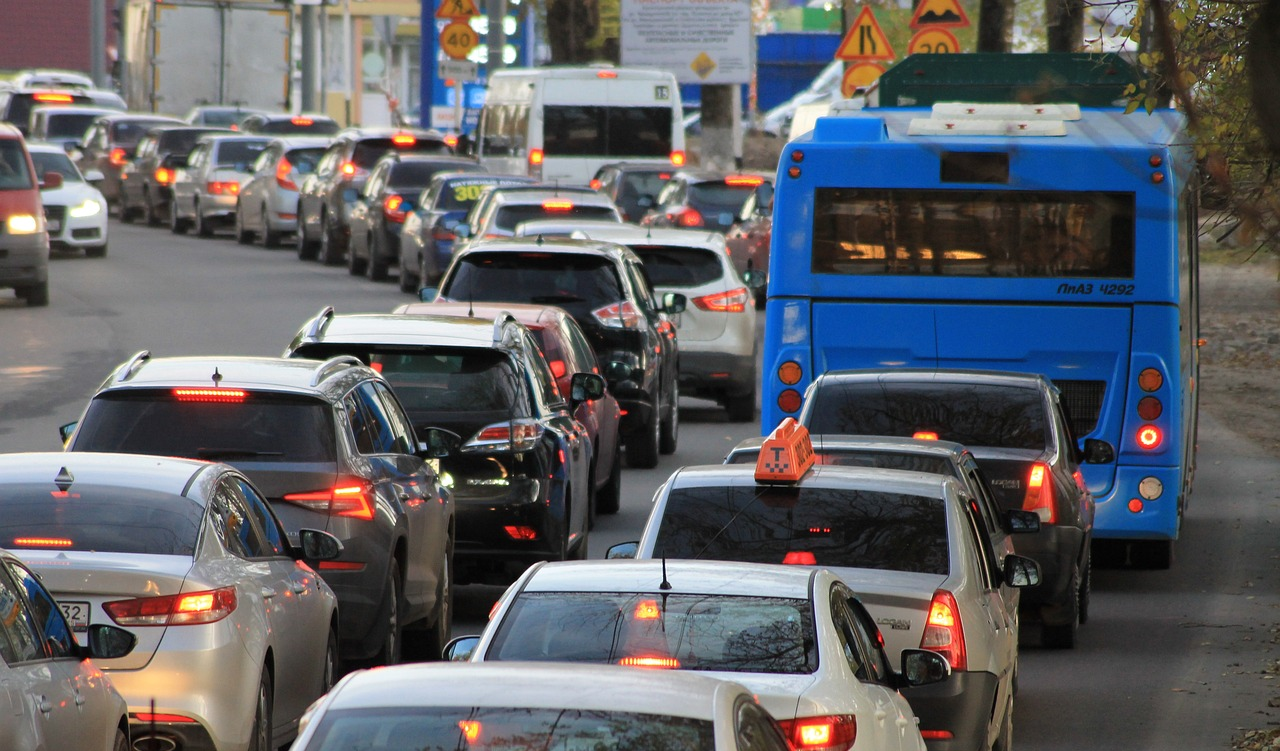 一年涌入140万人，网约车司机卷在下半场：有的苦熬时长，有的不开空调